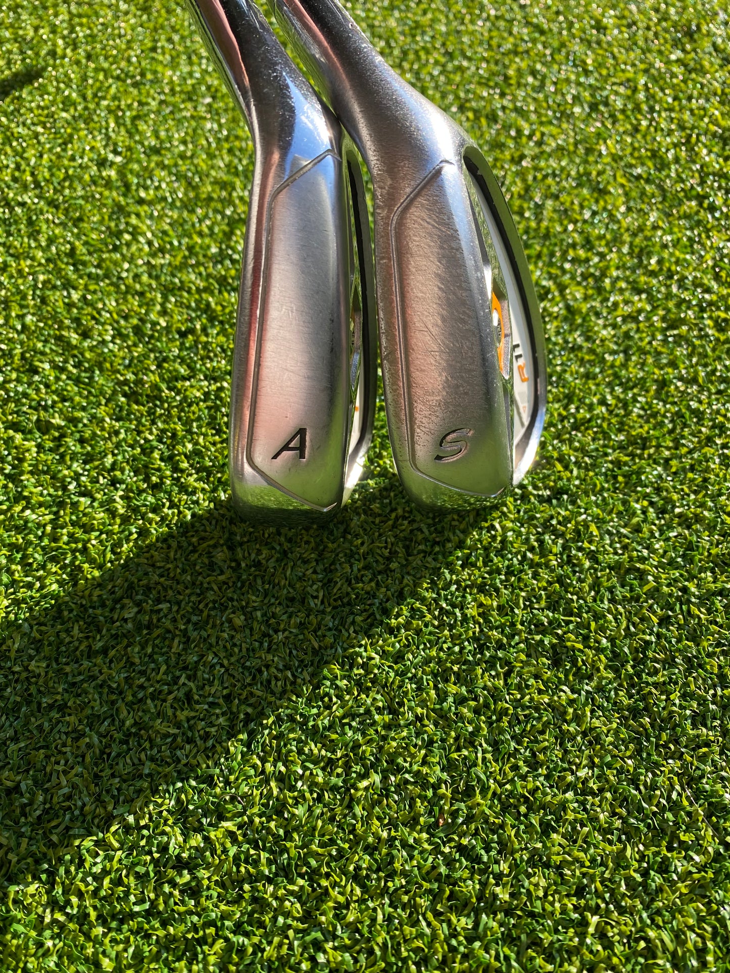 TaylorMade R11 irons 5-SW NSPro950 steel stiff flex