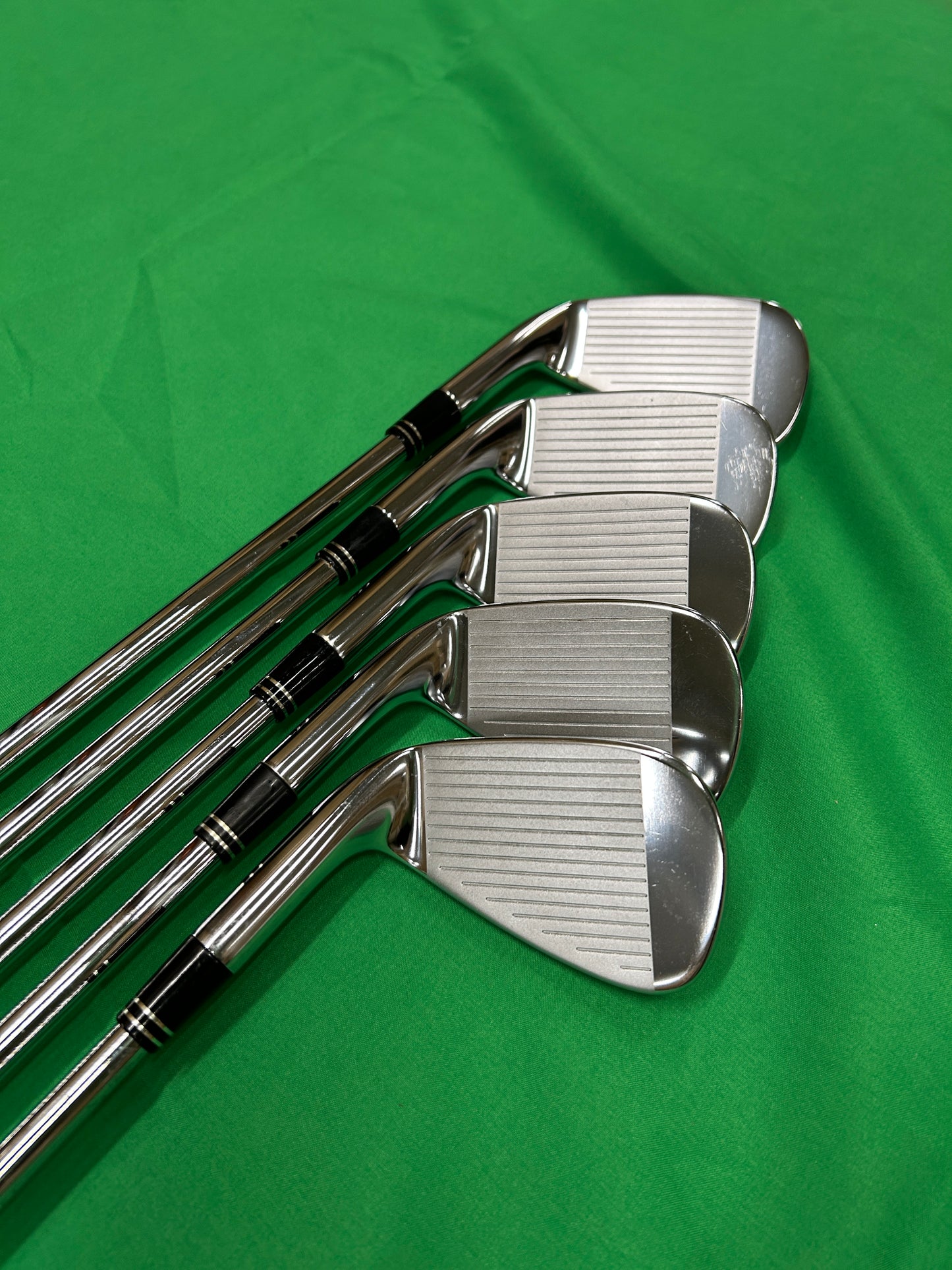 TaylorMade R9 irons 5,7,8,9,PW NSPro 950 steel stiff flex