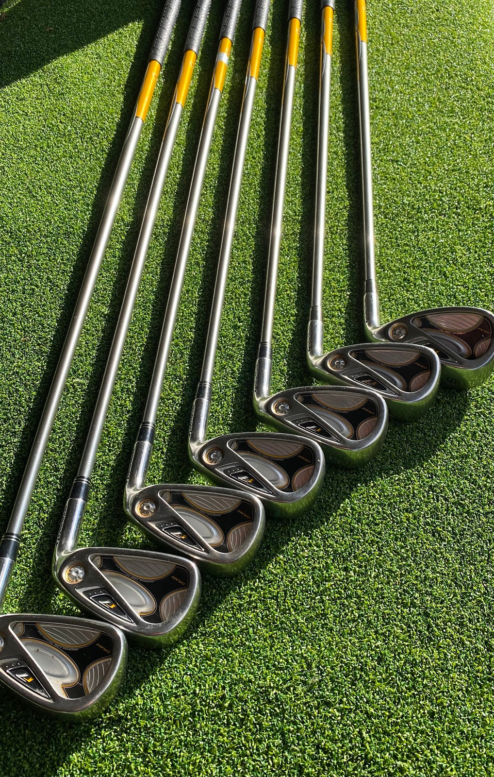 TaylorMade r7 Irons 5-PW+SW | Graphite Regular Flex | 7-Piece Set