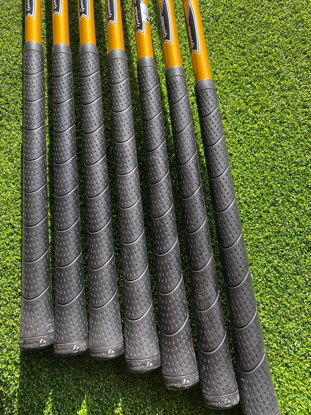 TaylorMade r7 Irons 5-PW+SW | Graphite Regular Flex | 7-Piece Set