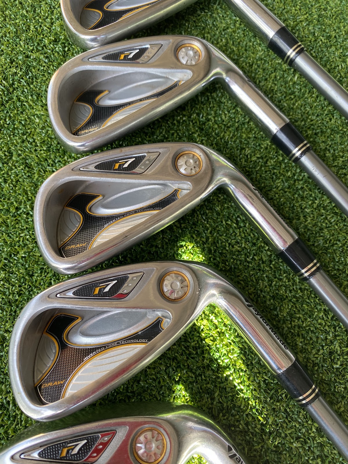 TaylorMade r7 Irons 5-PW+SW | Graphite Regular Flex | 7-Piece Set