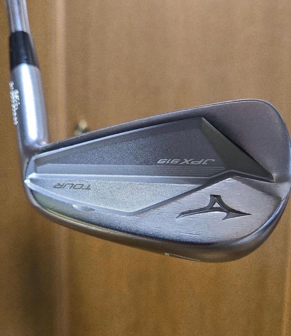 Mizuno JPX 919 Tour irons 5-P DG S300 stiff